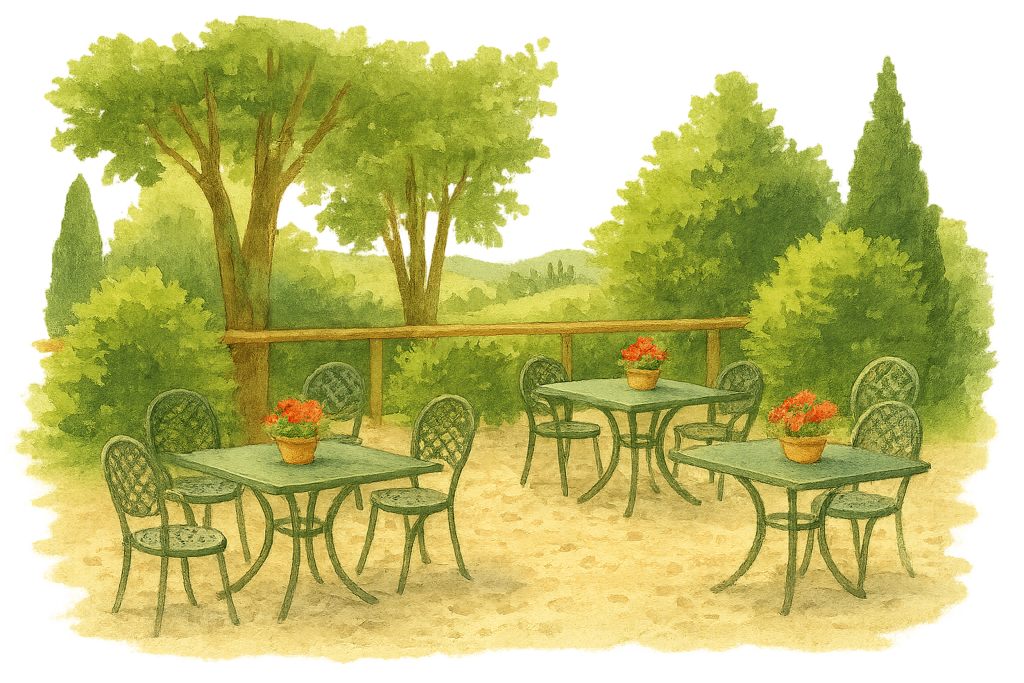Tavoli all’aperto sotto gli alberi con vista sulle colline toscane e vasi di fiori colorati